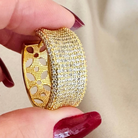 Como combinar ouro 18K com roupa e maquiagem